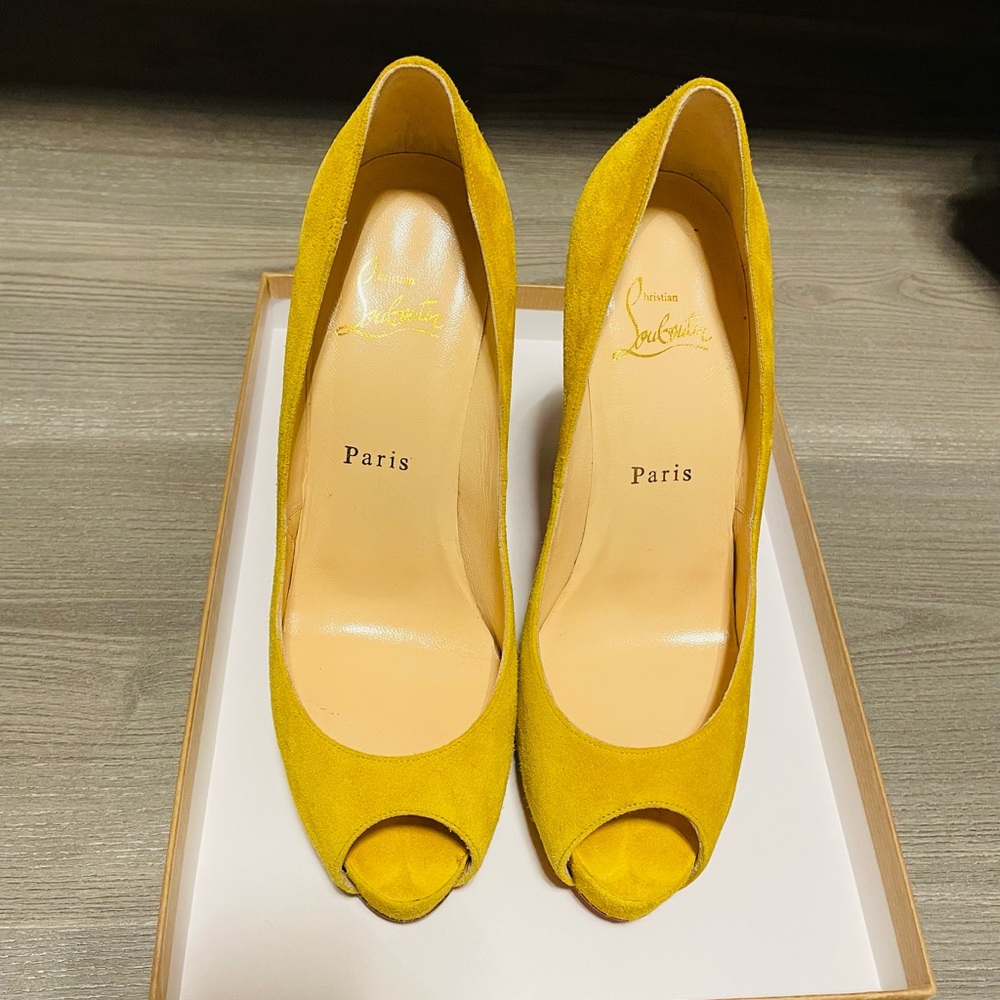 💯Christian louboutin peek-a boo heels👠👠